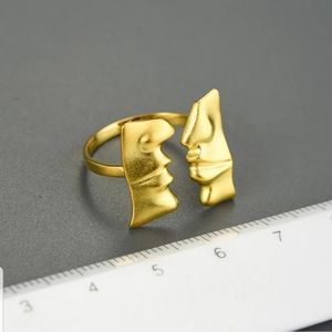 Face to Face Kisses Rings